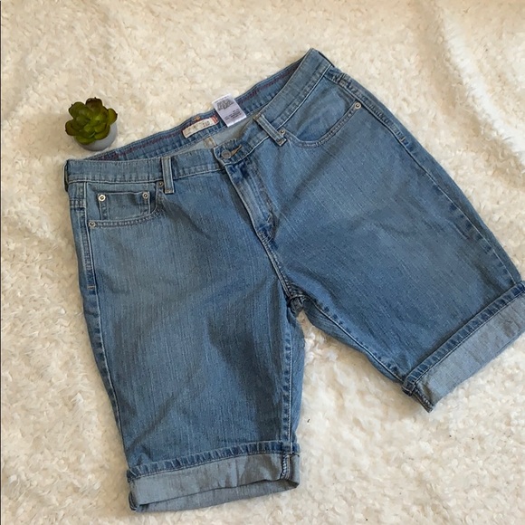 Levi’s light blue women’s Bermuda’s shorts size 14
